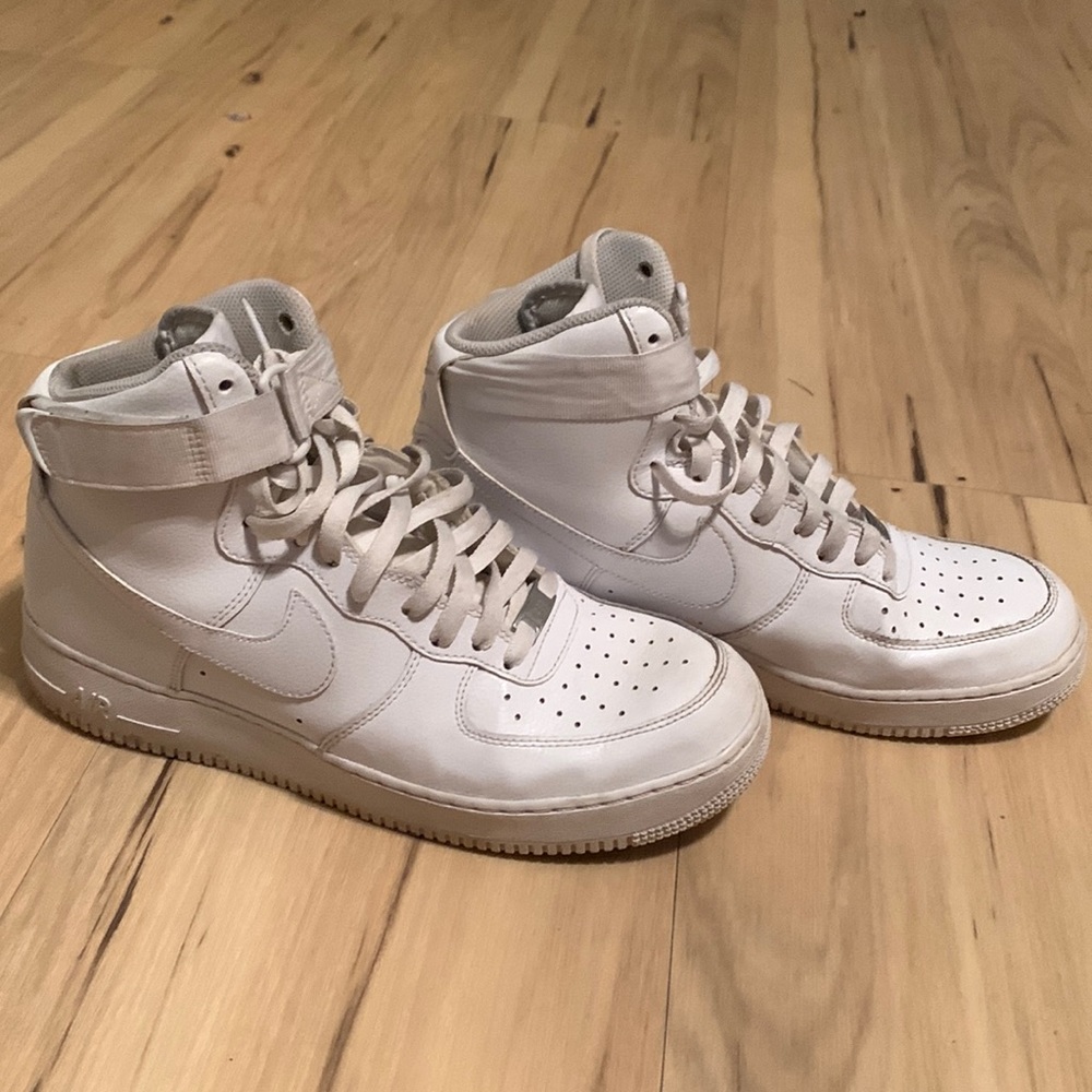White Nike Air Force 1 Hightops